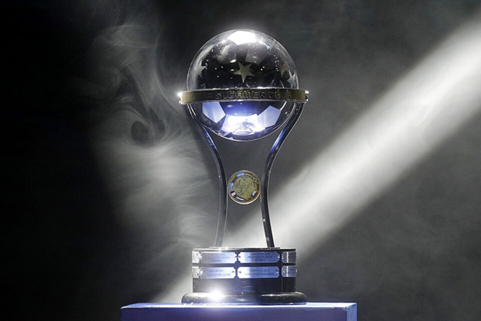 Trofeo Copa Sudamericana. (Fuente: Conmebol)
