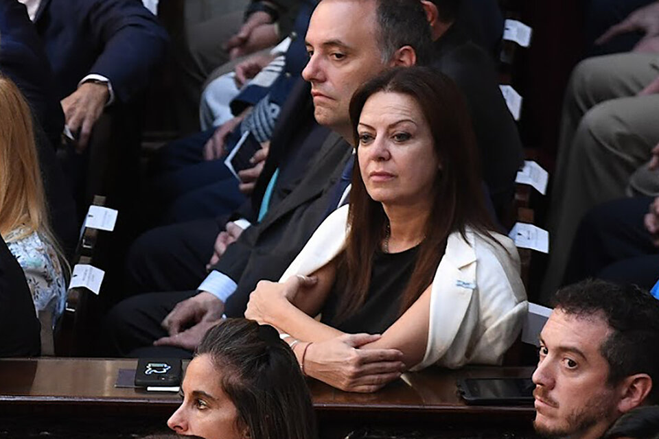 La ministra Sandra Pettovello junto al vocero Manuel Adorni.