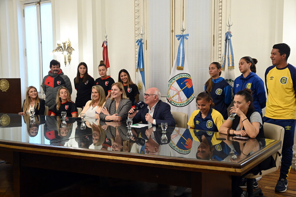 Los dos planteles compartieron un encuentro en la Municipalidad.  (Fuente: Sebastián Granata)