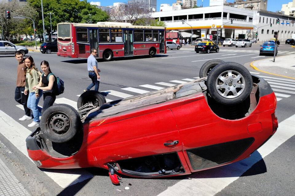 En 2023 hubo 12 muertes por día en siniestros viales (Fuente: NA)