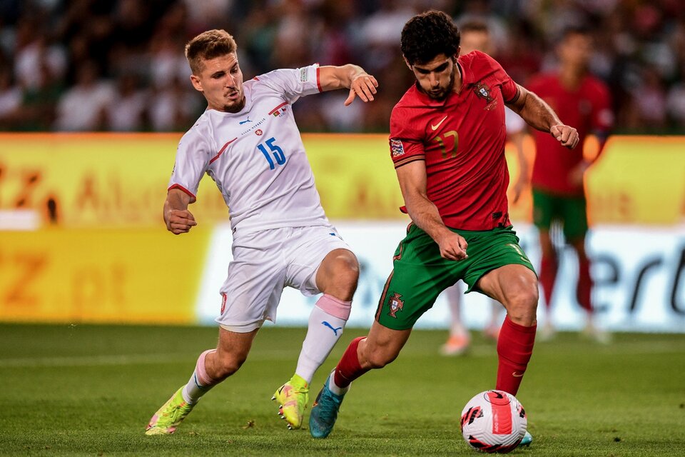 El checo Sadilek en acción en un partido contra Portugal. (Fuente: AFP)