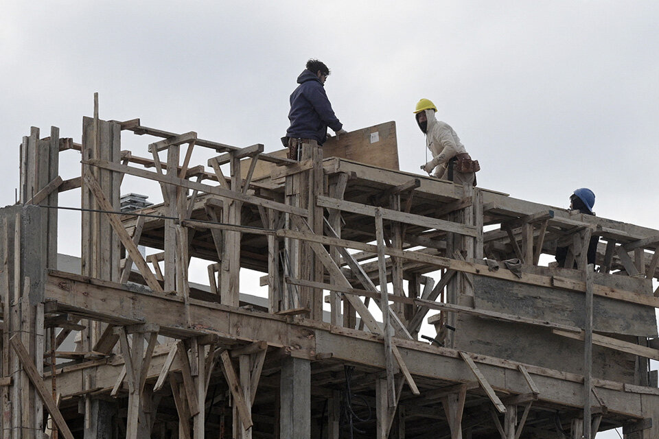 La construcción, uno de los rubros más golpeados en materia de empleo (Fuente: NA)