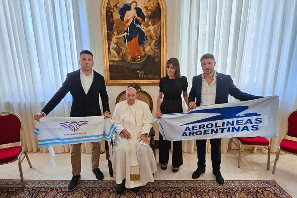 El gesto político del Papa Francisco, la privatización de Aerolíneas y la multiplicación de las misas contra el hambre