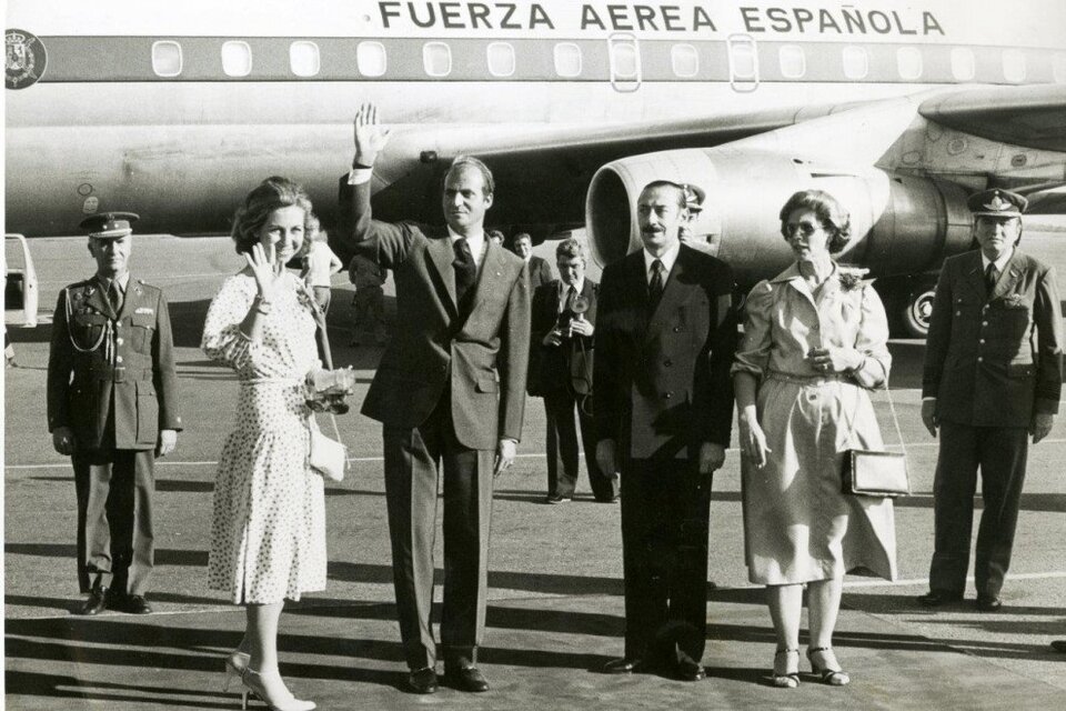 El rey Juan Carlos I junto a Videla en su visiata a Argentina en noviembre de 1978.