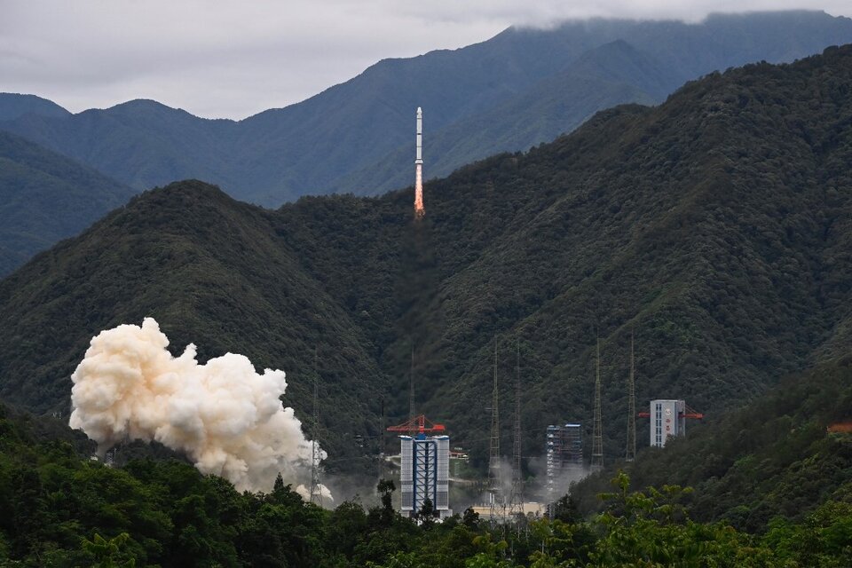 China y Francia lanzaron un satélite al espacio para estudiar la historia del Universo (Fuente: AFP)