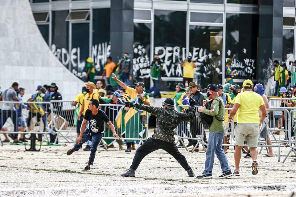 Argentina santuario de golpistas brasileños? | La CONARE prevé la llegada y el pedido de refugio de mil bolsonaristas | Página|12