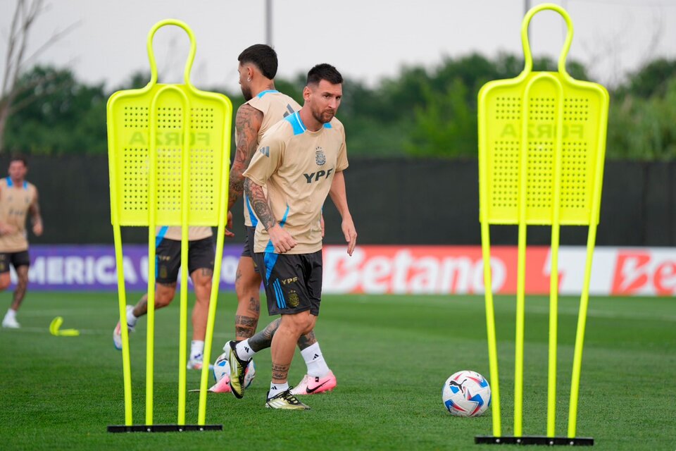 Messi durante el entrenamiento en Nueva Jersey (Fuente: Prensa AFA)