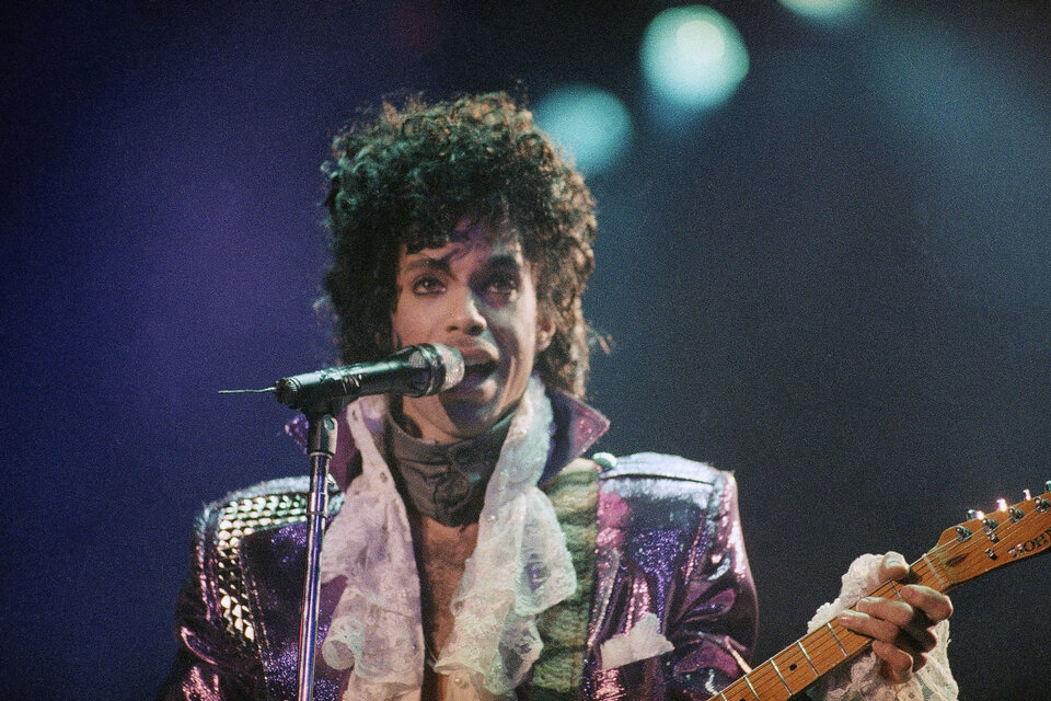 Prince en 1984, iniciando con su sexto disco una cadena de oro.
