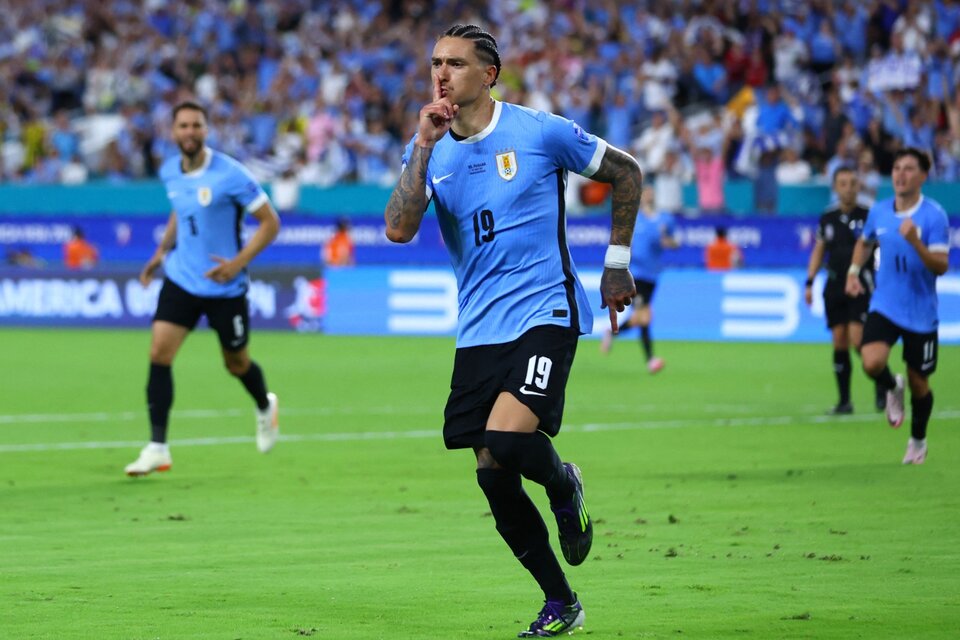 Darwin Núñez falló varias chances hasta que logró su gol (Fuente: AFP)