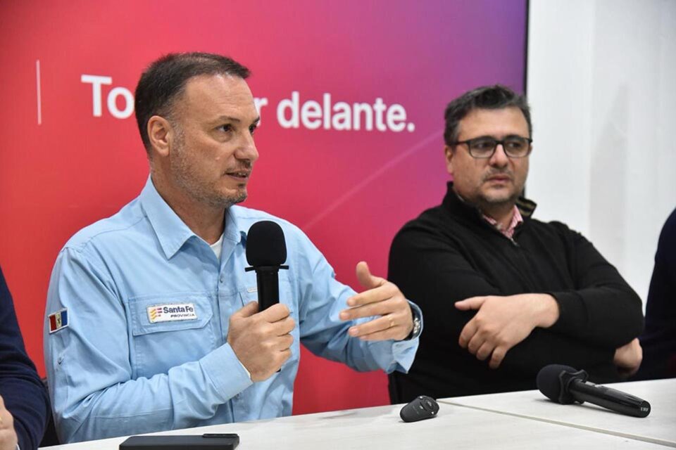 El ministro de Obras Públicas Lisandro Enrico y el secretario de Gobierno de la ciudad Sebastián Chale. (Fuente: Prensa Gobernación)