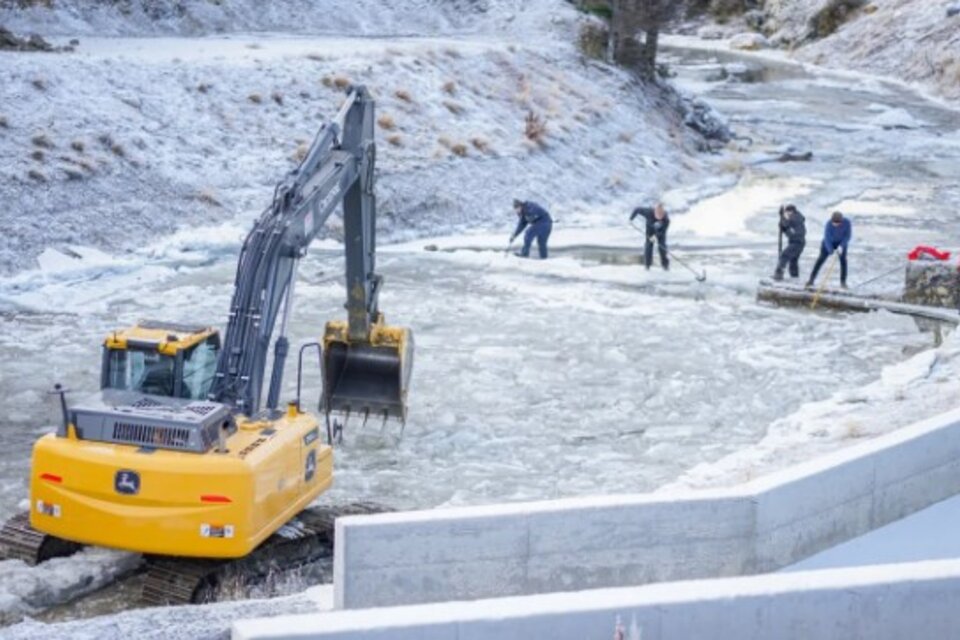 El congelamiento de los ríos que abastecen a las plantas potabilizadores complican el abastecimiento. (Foto: Prensa Dirección Provincial de Obras y Servicios Sanitarios de TDF)