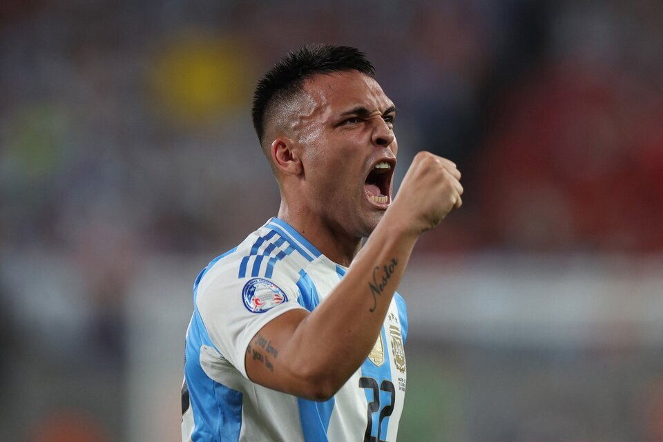 Lautaro Martínez festeja su gol vs Chile. (Fuente: AFP)