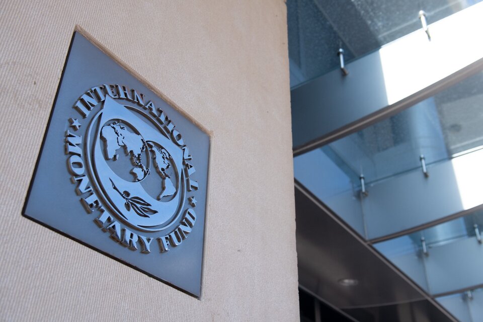 "Damos la bienvenida a la aprobación por parte del Congreso de legislación fiscal y estructural clave, así como de medidas para fortalecer el marco de política monetaria", comunicó el FMI. (Fuente: AFP)