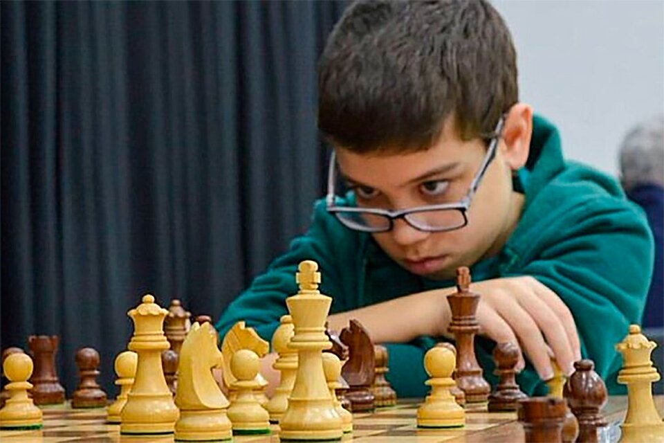 Faustino Oro concentrado durante una partida (Fuente: x)