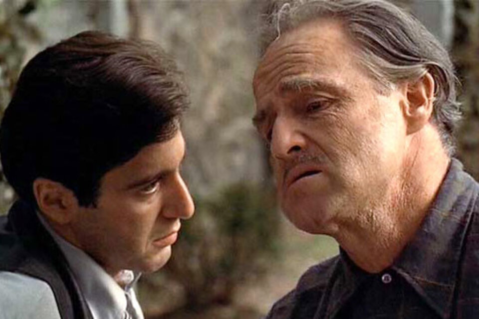 Al Pacino como Michael y el Don, Marlon Brando, en la escena clave que escribió Robert Towne (Paramount Pictures)