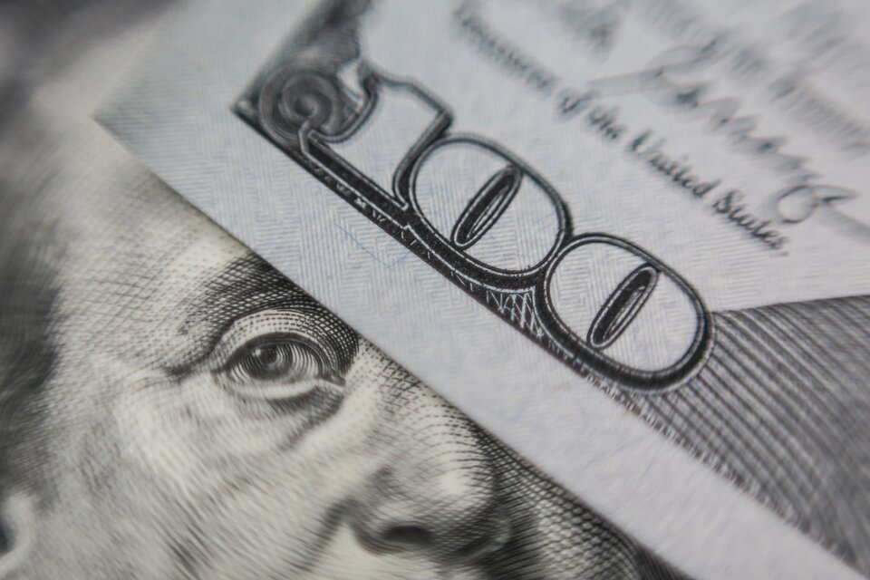 El dólar blue trepó hasta los 1500 pesos y el riesgo país hasta los 1500 puntos