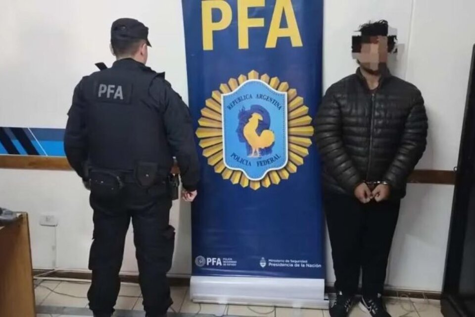 El creador de Fútbol Libre fue arrestado en un operativo en Mendoza, durante el cual se clausuraron alrededor de 50 sitios web que reproducían contenido pirata.