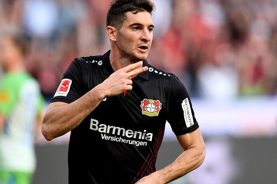Lucas Alario, cuando militaba en Bayer Leverkusen (Fuente: AFP)