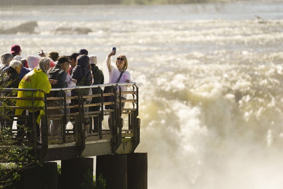 Cataratas del Iguazú: reabrieron la pasarela de la Garganta del Diablo. (Imagen: Instagram @iguazuargentina)