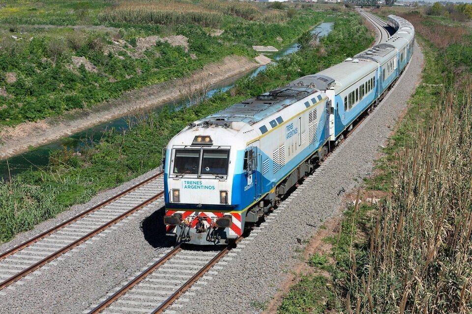Un tren de larga distancia chocó a un vehículo: murió una menor y su madre quedó gravemente internada (Fuente: Trenes Argentinos)