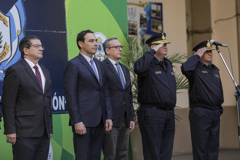 El gobernador Gustavo Valdés, acompañado por el nuevo ministro de Seguridad, Alfredo Vallejos, quien reemplazó al desplazado Buenaventura Duarte.