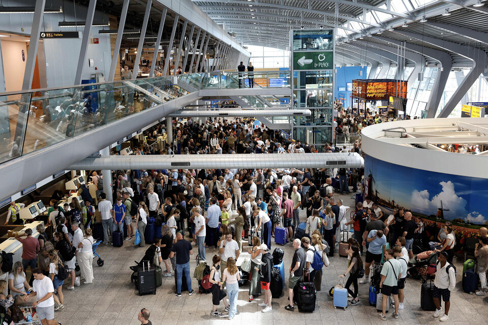 El aeropuerto de Eindhoven, en Países Bajos, paralizado como decenas de estaciones aéreas. (Fuente: EFE)