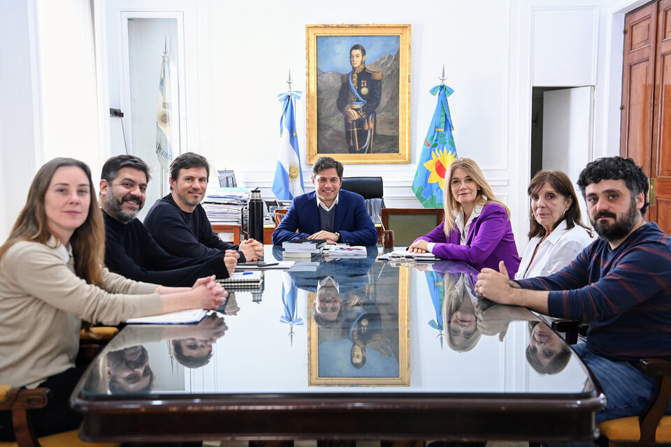 El gobernador se reunió con funcionarios y legisladores provinciales en La Plata. 