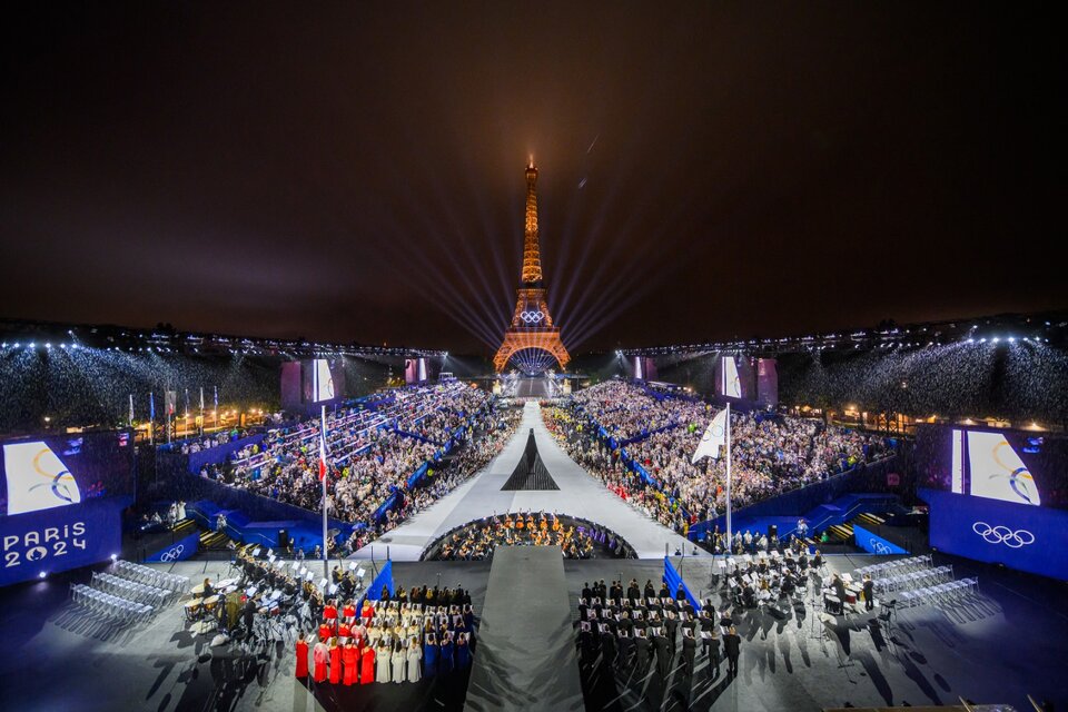 La gran fiesta de la inaguración bajo la lluvia parisina. (Fuente: AFP)