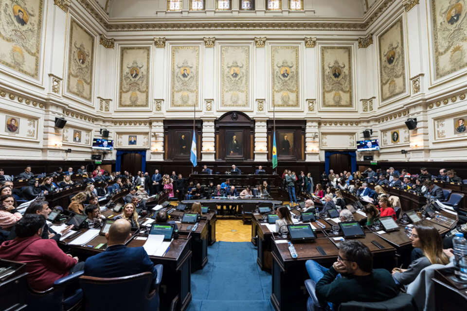 Diputados opositores piden aprobar la adhesión al RIGI nacional en la Legislatura provincial. 