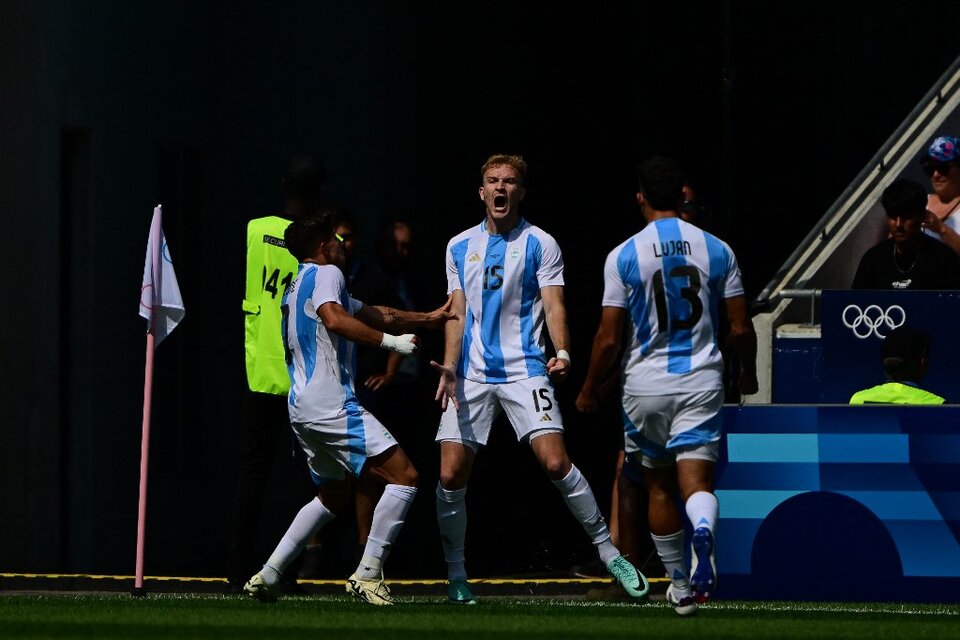 Gondou celebra el segundo gol de Argentina. (Fuente: AFP)