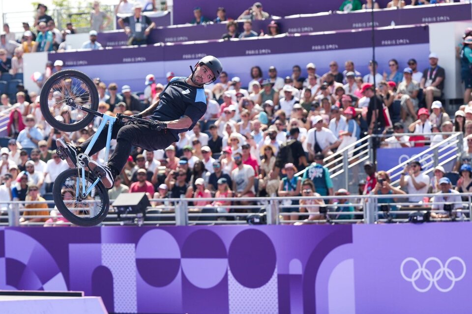 José "Maligno" Torres hace piruetas sobre su BMX. (Fuente: Prensa COA)