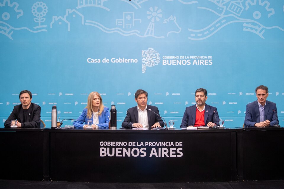 Axel Kicillof junto a Augusto Costa, Verónica Magario, Carlos Bianco y Gabriel Katopodis. 