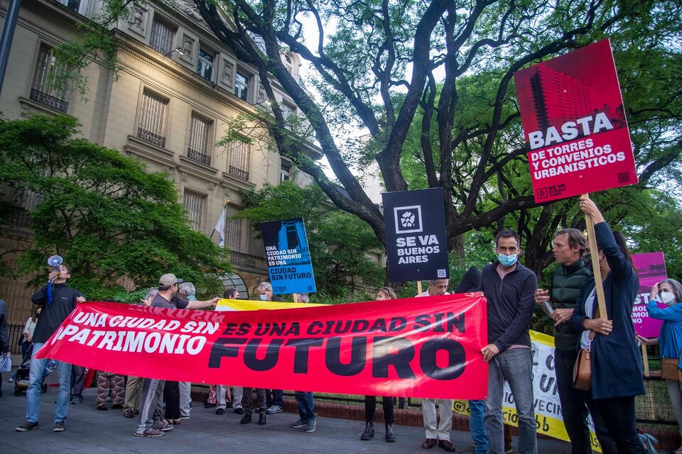 Vecinos y vecinas vienen reclamando una legislación respetuosa del patrimonio público.  (Fuente: Guido Piotrkowski)