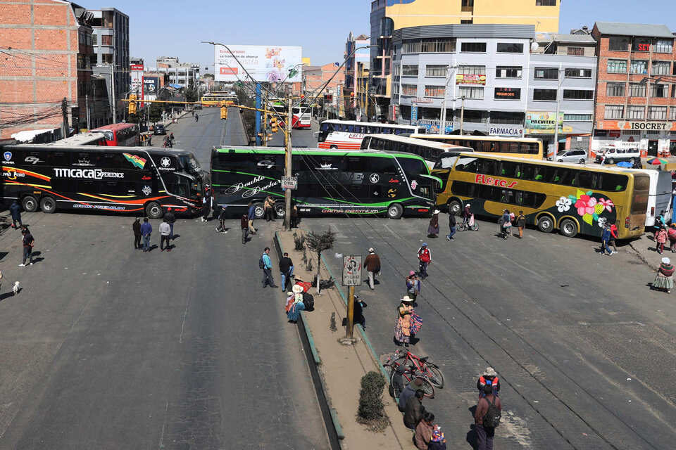 El gobierno de Bolivia denuncia un intento de desestabilización por el bloqueo de rutas (Fuente: EFE)