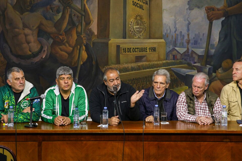 Mario Manrique, Pablo Moyano, Héctor Daer, Carlos Acuña y Andrés Rodríguez de la CGT. (Fuente: NA)