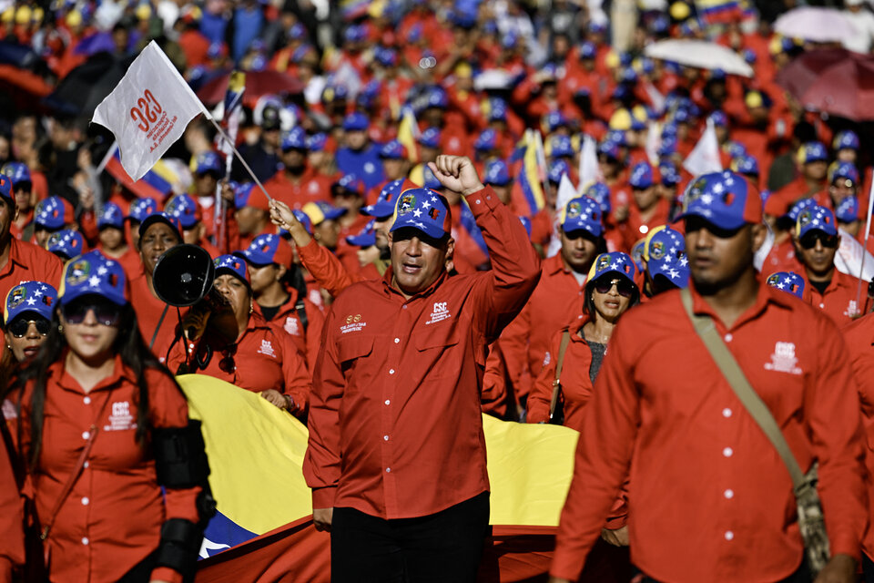Militantes chavistas marchan en apoyo a Maduro en Caracas. (Fuente: AFP)