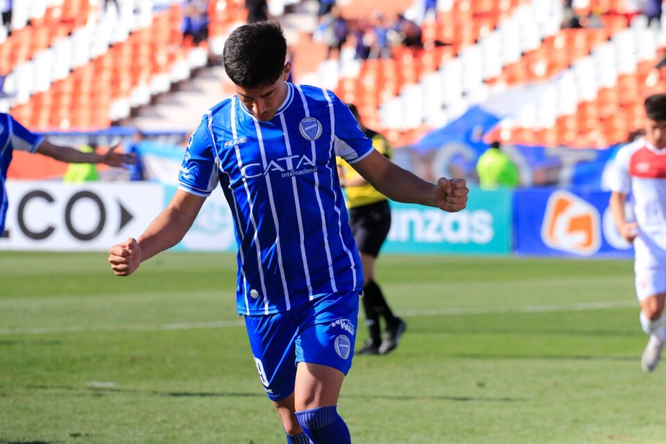 Salomón Rodríguez ya marcó el penal del triunfo para el Tomba (Fuente: Prensa Godoy Cruz)