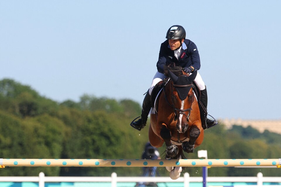 Larocca mira y salta (Fuente: AFP)