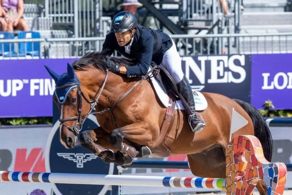 José María Larocca compite en la semifinal de hípica salto individual (Fuente: x)