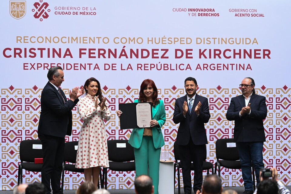 La expresidenta fue distinguida en el Palacio del Ayuntamiento.