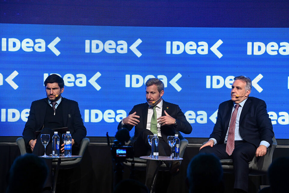 Pullaro, Frigerio y Llaryora en el precoloquio de Idea. (Fuente: Sebastián Granata)