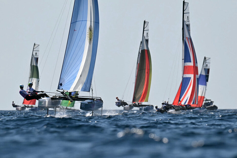 Mateo Majdalani y Eugenia Bosco, la dupla argentina en Vela Nacra 17. (Fuente: AFP)