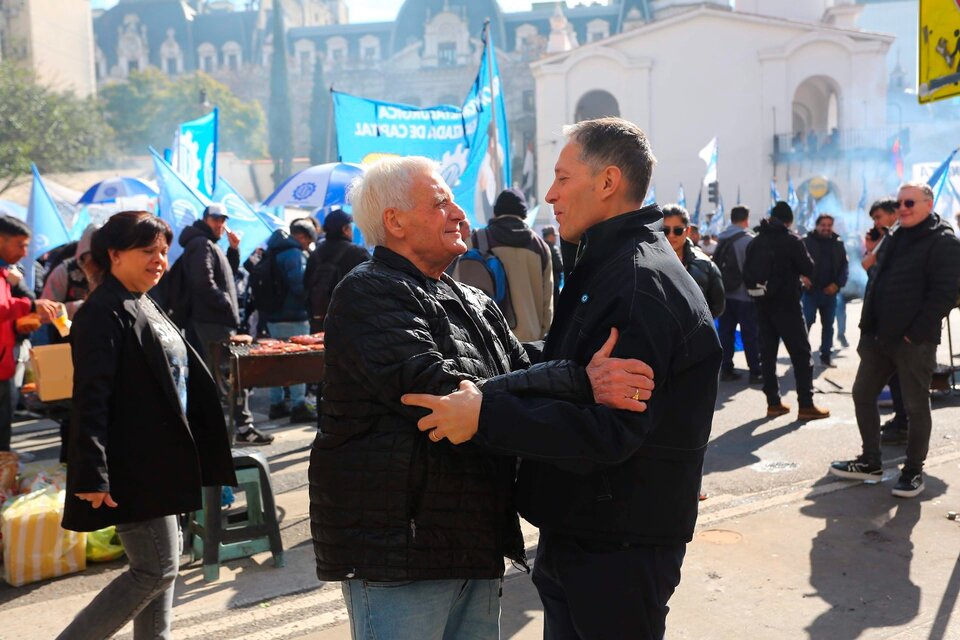 Fernando Gray en marcha san cayetano