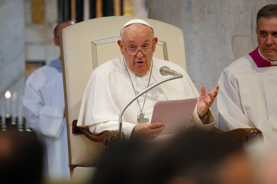 El mensaje del Papa en medio del escándalo por la visita de los libertarios a Astiz