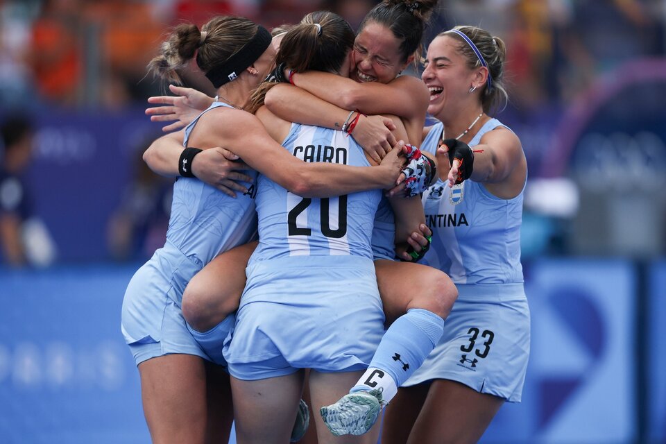 Las Leonas festejan el bronce luego de las serie de penales australianos. (Fuente: EFE)