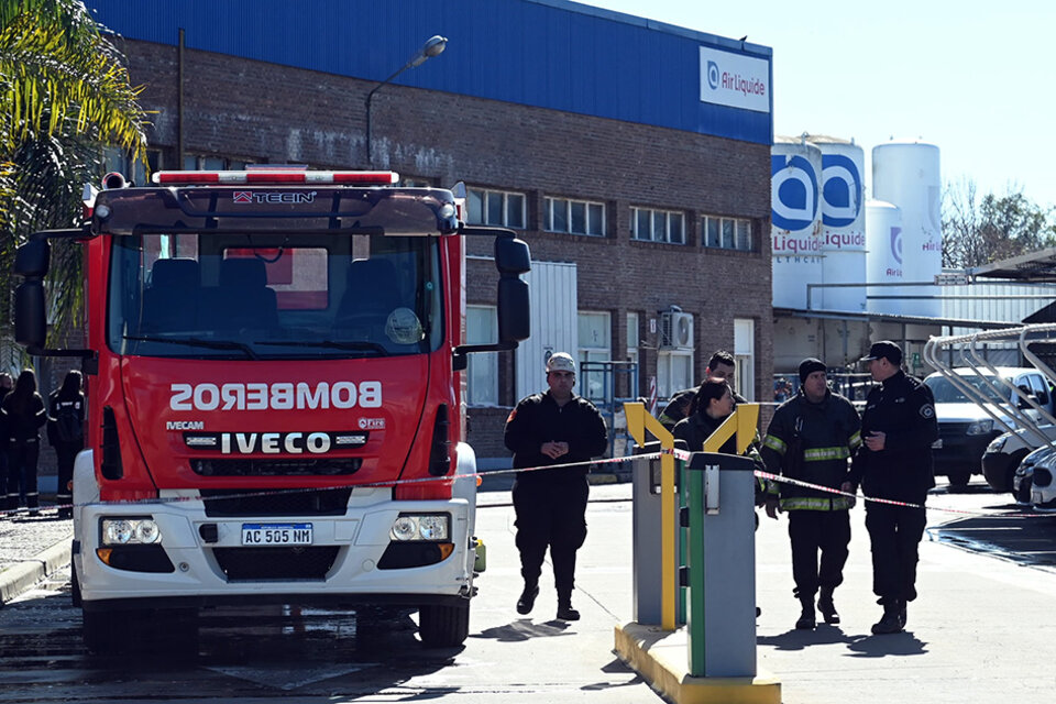 Bomberos zapadores rescataron el cuerpo de Juan Manuel Medina.