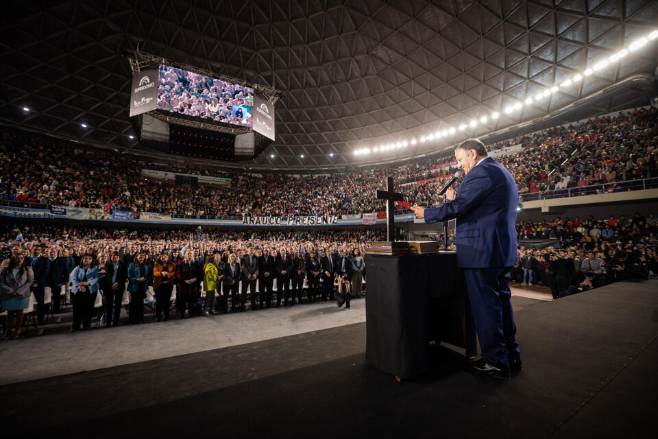 Rricardo Quintela encabezó la jura de la nueva Constitución de La Rioja.