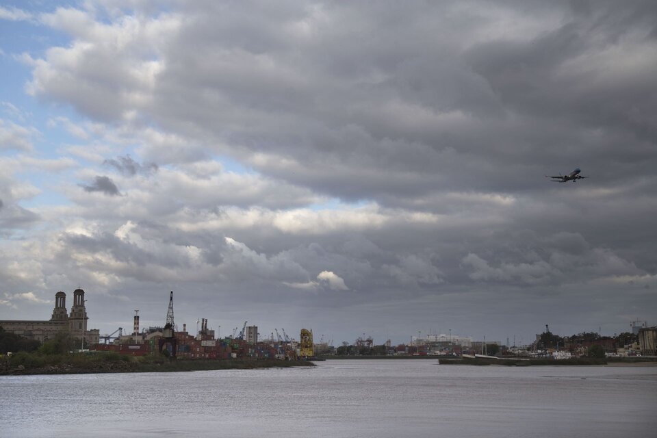 Hallan un explosivo en el Río de la Plata durante tareas de dragado y lo vinculan a un ataque del Golpe de Estado de 1955