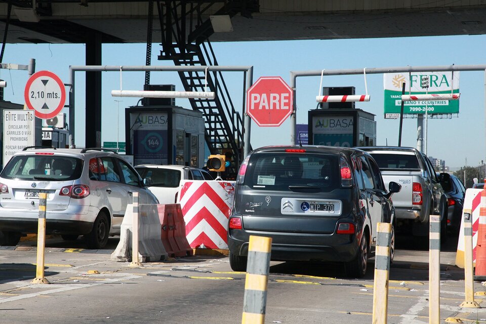 El transporte de pasajeros disminuyó 5,9% y el transporte de carga tuvo una baja de 5,4%.