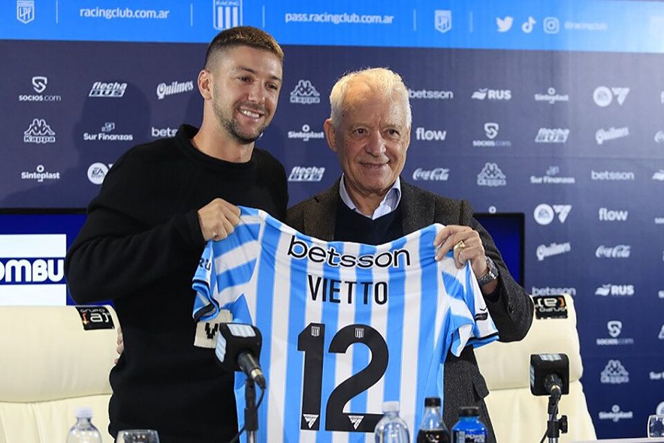 Vietto firmó su contrato con Racing, aunque falta bastante para que se sume.